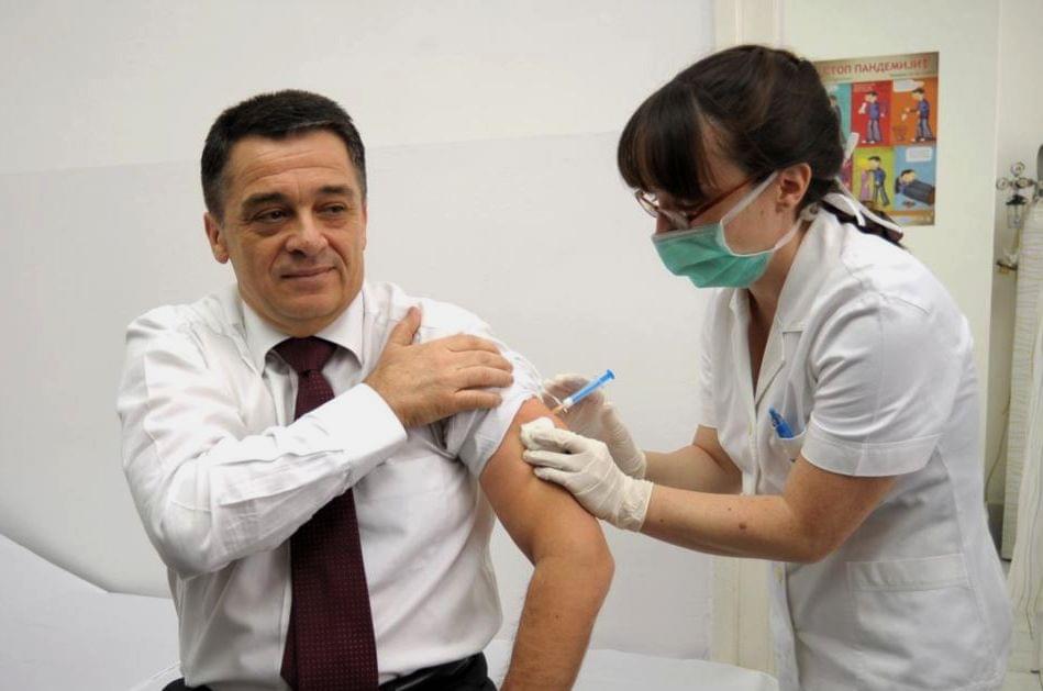 Фото-иллюстрация прививки